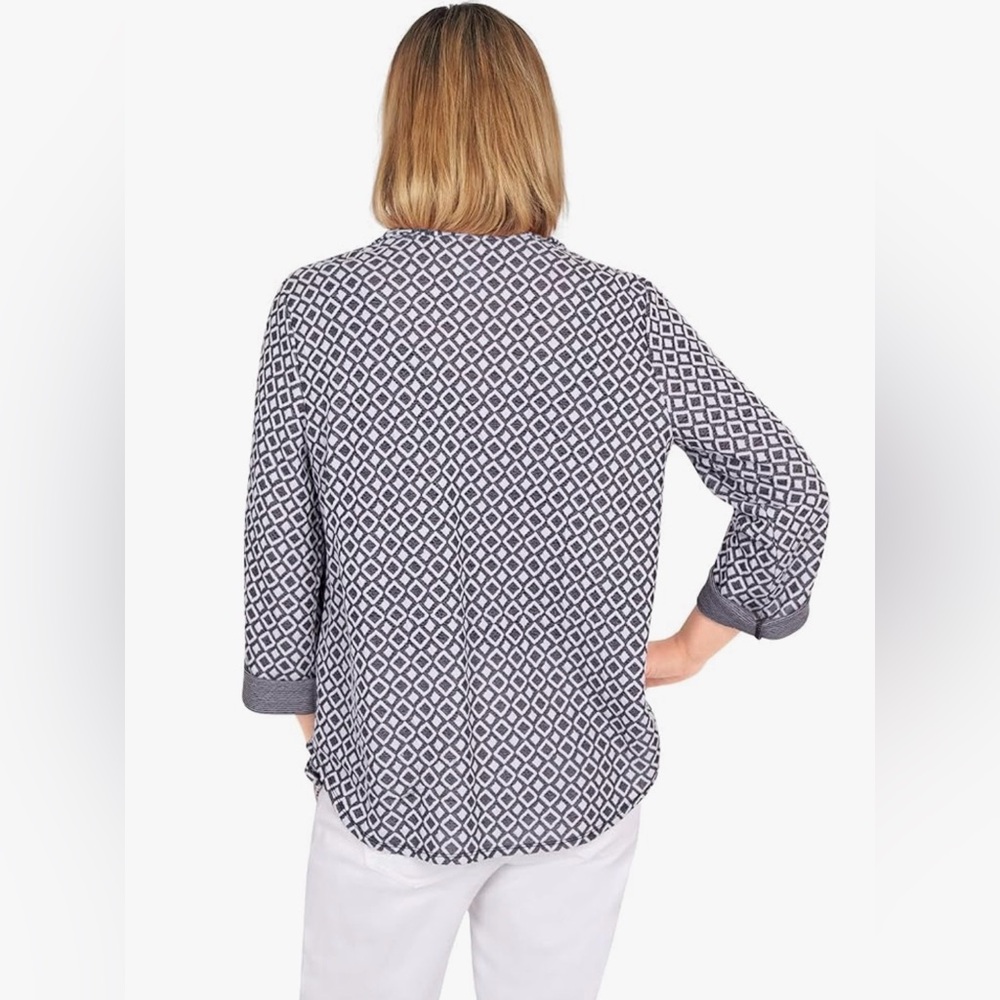 Ruby Rd. Black and White Textured Woven Jacquard Geometric Lightweight Cardigan - Picture 2 of 14